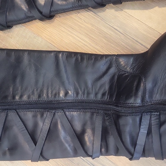 BCBGENERATION Black JL-JANISS Leather Criss-cross Zip Up Knee High Boot - Picture 6 of 16